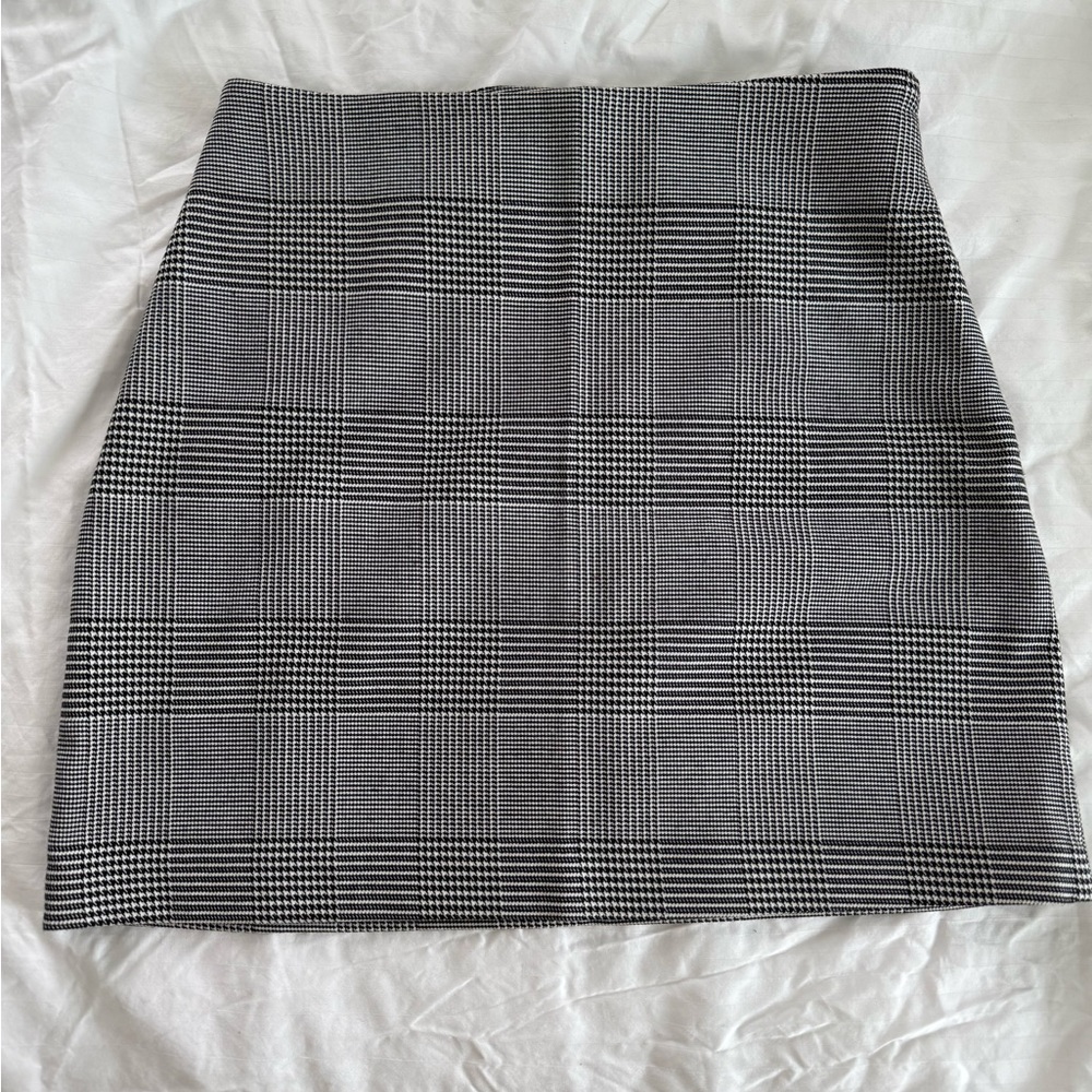 Classic Black and White Plaid Skirt
